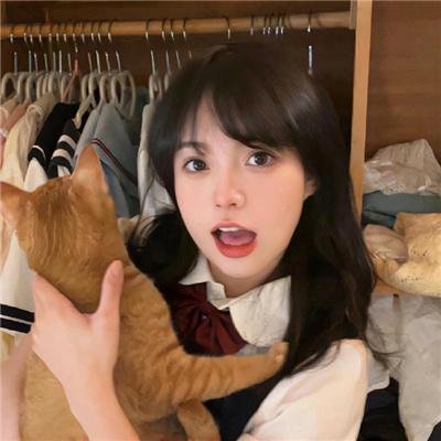 他从火光中走来